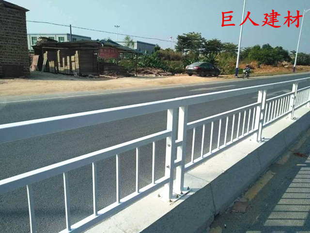 深圳甲型公路護欄廠家，甲型道路護欄選巨人